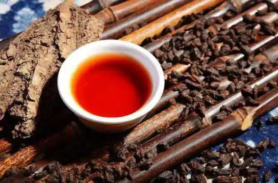 喝普洱茶出汗是怎么回事？