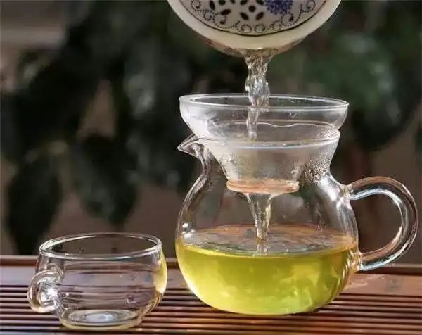 怎么快速清除茶垢？