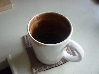 茶垢清潔有妙招，一分鐘讓茶杯光亮如新！