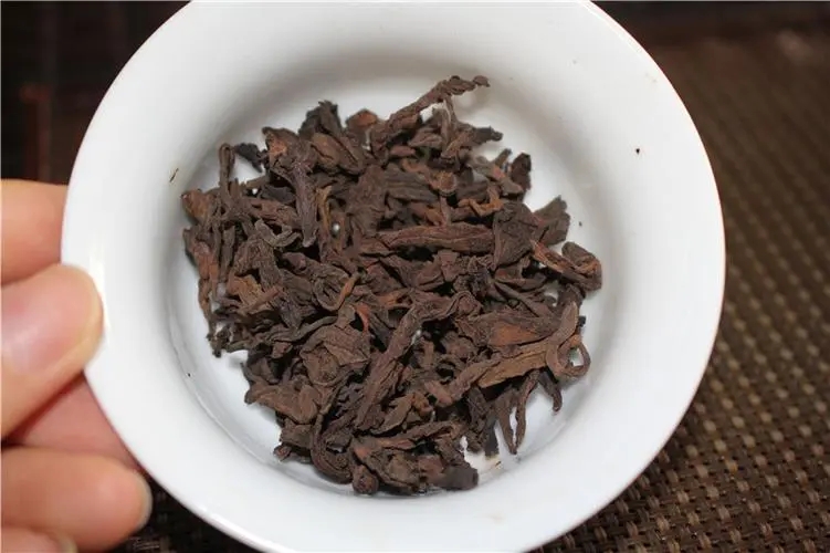 普洱茶的“樟香、棗香、糯香”等香味由什么決定？